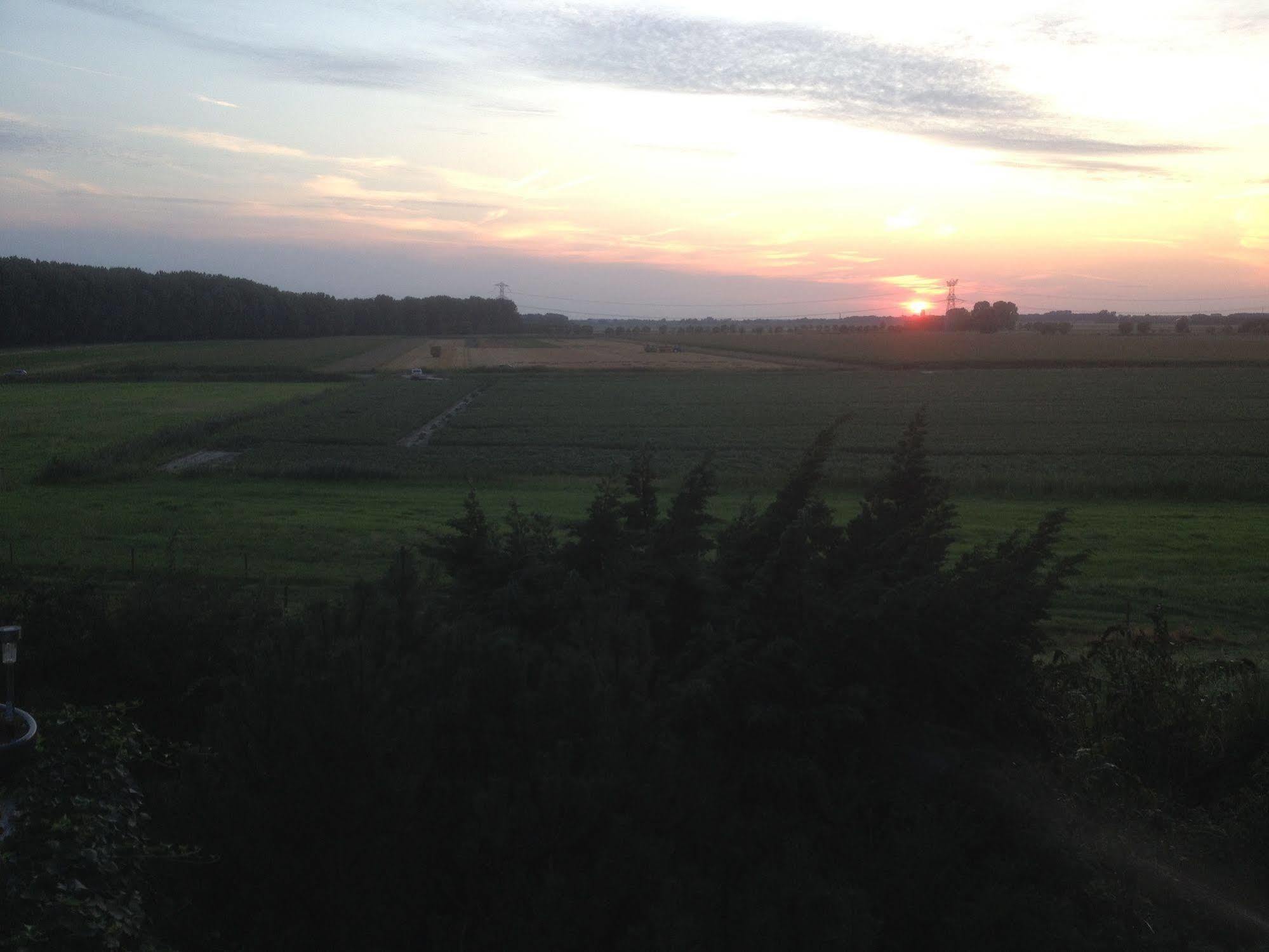 B&B Op De Brabantse Wal Halsteren Exteriér fotografie